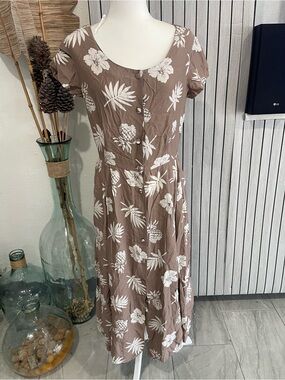 Women’s Brown Floral Button-Front Midi Dress with Scoop Neck